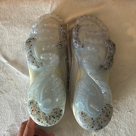 Nike Air Vapormax 2021 FK WMNS Size 7.5 US WMNS SKU DC4112-100 - Picture 6 of 8